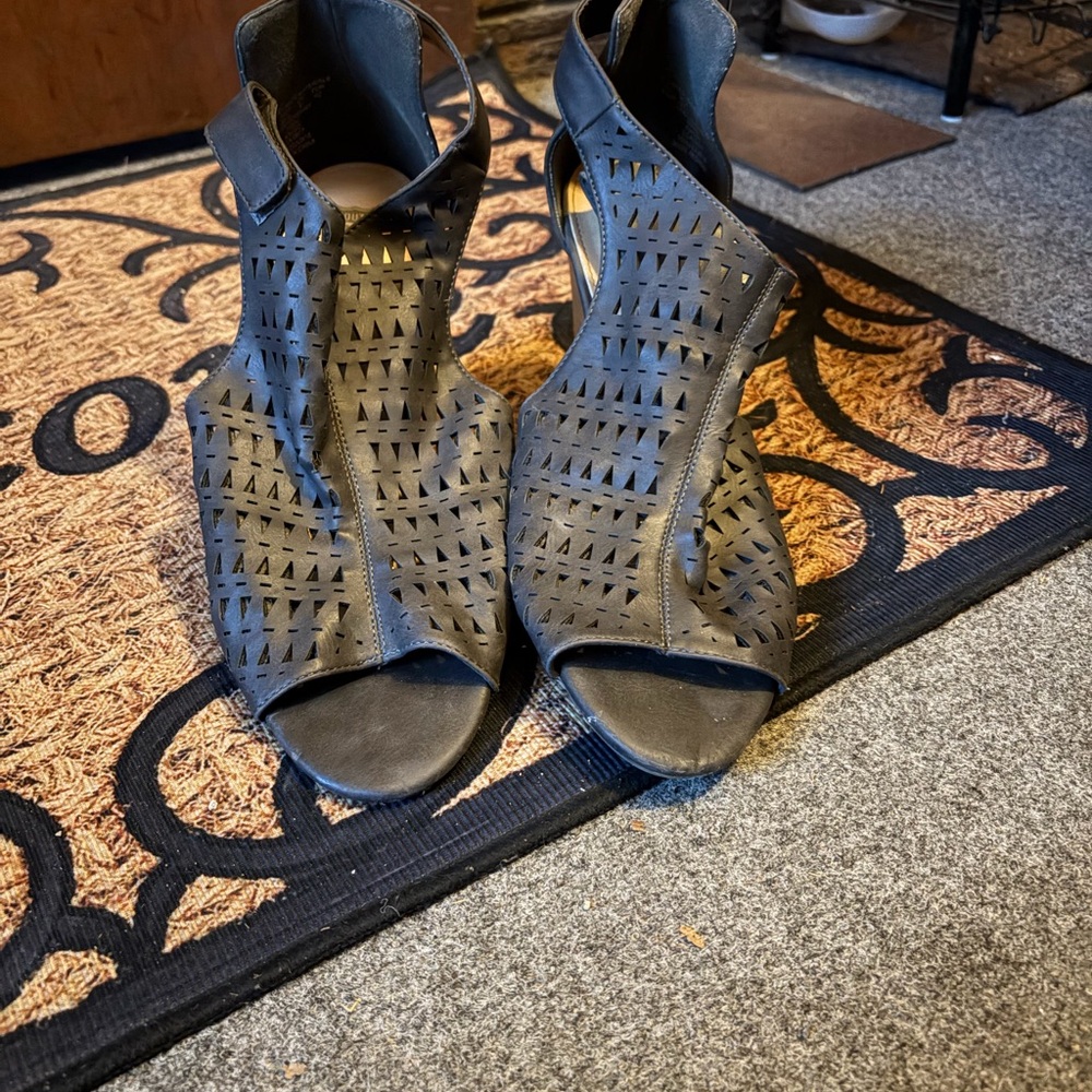 Stylish Black Women's Shoes